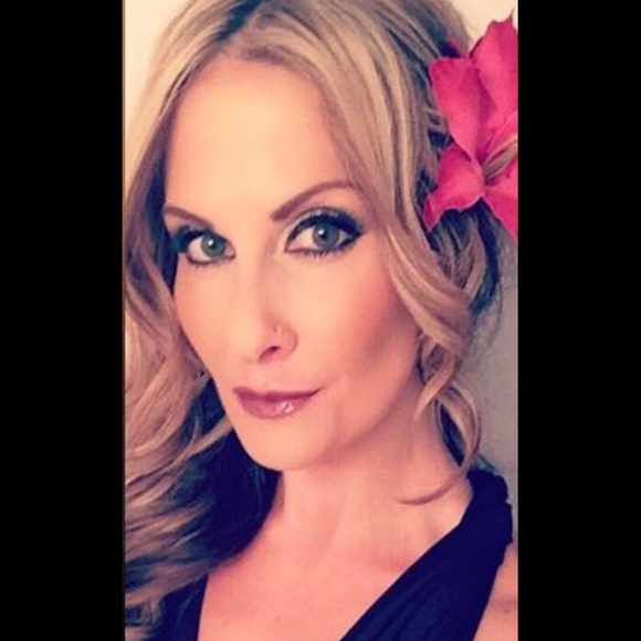 Meet your Posher, Erin - Picture 1 of 1